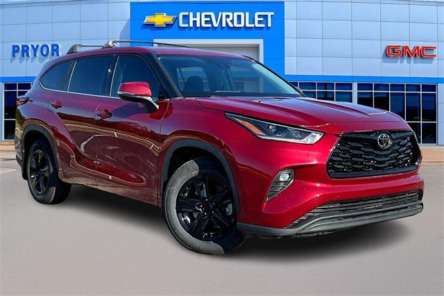 used 2021 Toyota Highlander car, priced at $26,784