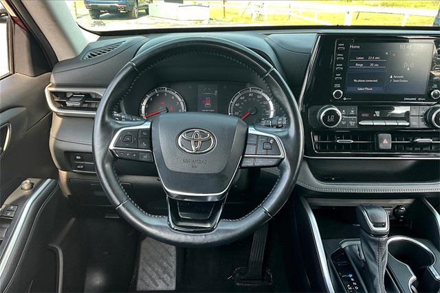 used 2021 Toyota Highlander car, priced at $27,106