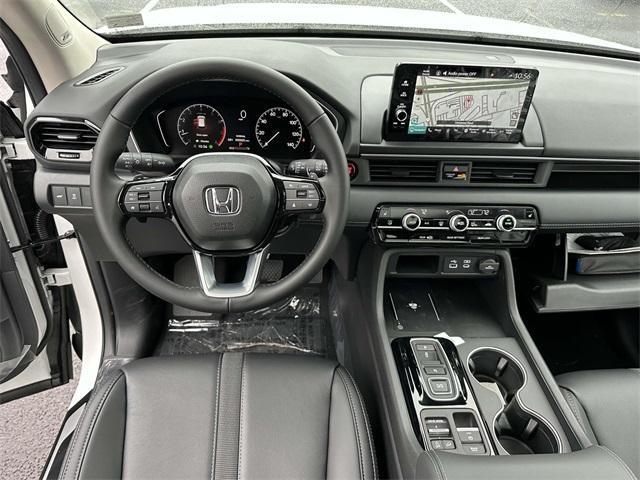 new 2025 Honda Pilot car, priced at $52,235
