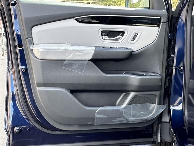 new 2025 Honda Pilot car, priced at $51,095