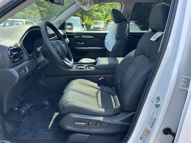 new 2025 Honda Pilot car, priced at $53,405