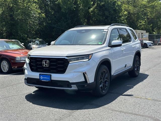 new 2025 Honda Pilot car, priced at $53,405