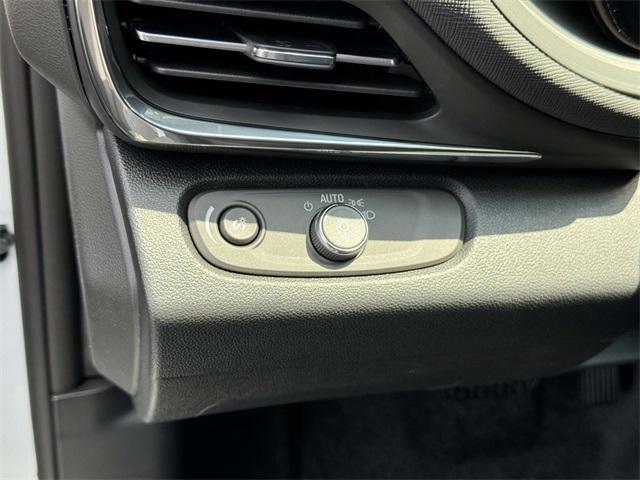 new 2025 Buick Envista car, priced at $22,145