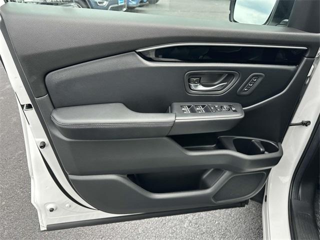 used 2025 Honda Pilot car, priced at $43,481