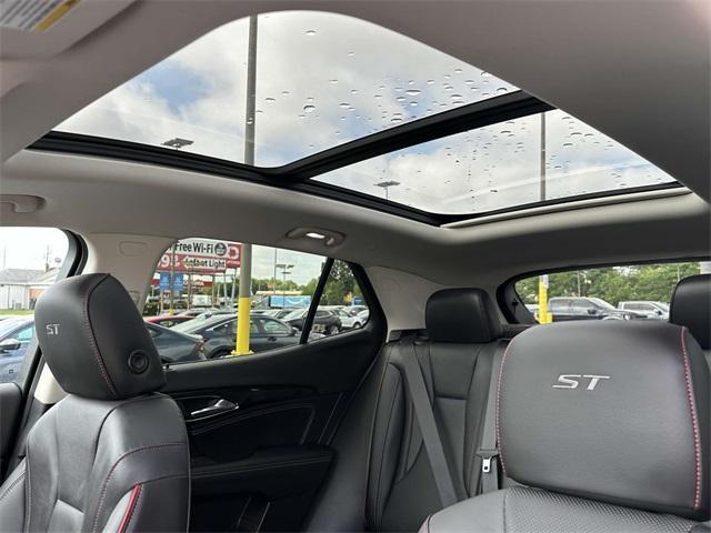 used 2023 Buick Envision car, priced at $35,595