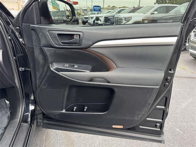 used 2019 Toyota Highlander car, priced at $19,992