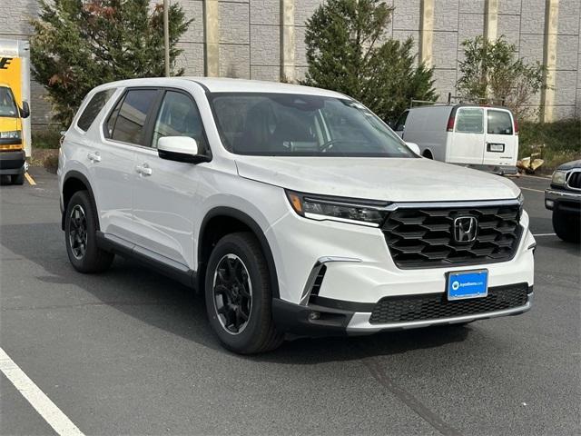 new 2025 Honda Pilot car, priced at $49,350