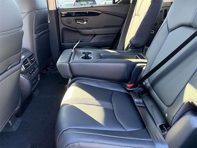 new 2025 Honda Pilot car, priced at $51,550