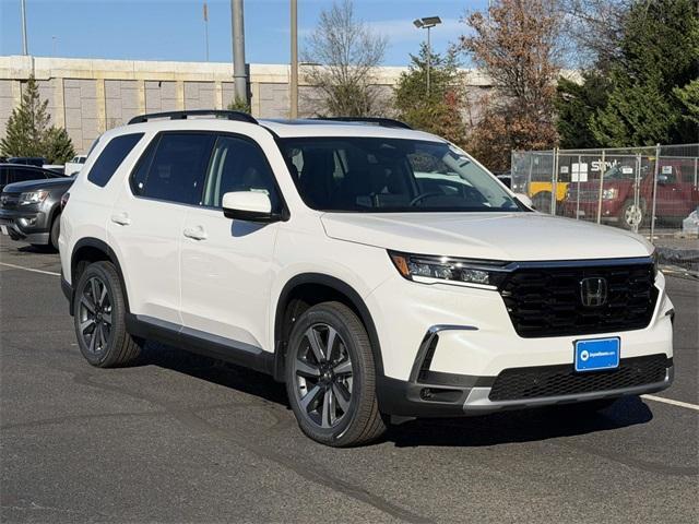 new 2025 Honda Pilot car, priced at $51,550
