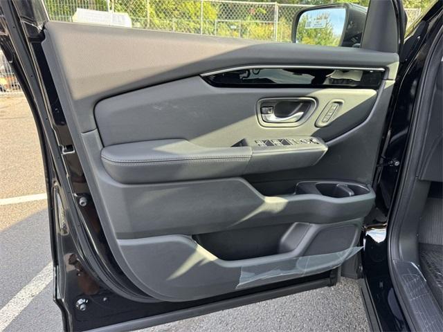 new 2025 Honda Pilot car, priced at $51,095