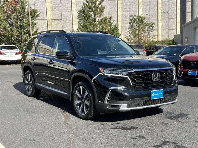 new 2025 Honda Pilot car, priced at $50,995