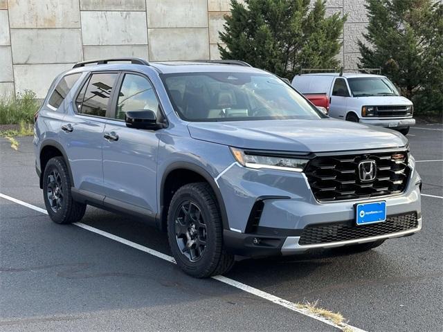 new 2025 Honda Pilot car, priced at $50,950