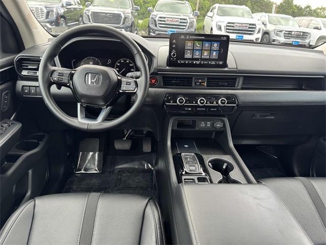 used 2025 Honda Pilot car, priced at $43,381
