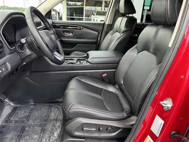 used 2025 Honda Pilot car, priced at $43,381