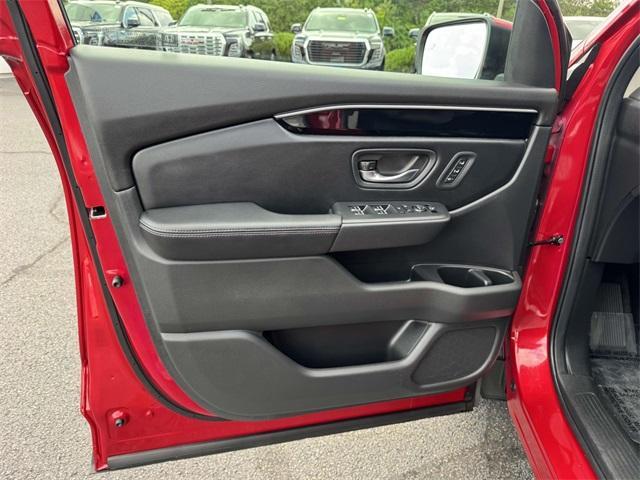 used 2025 Honda Pilot car, priced at $43,381