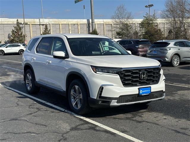 new 2025 Honda Pilot car, priced at $45,405