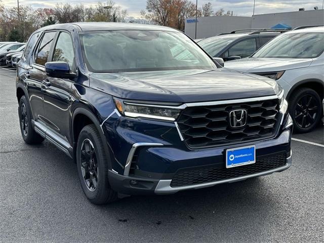 new 2025 Honda Pilot car, priced at $49,195