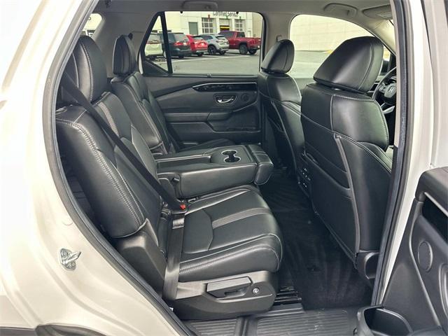 used 2025 Honda Pilot car, priced at $43,981