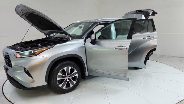 used 2021 Toyota Highlander car, priced at $32,500