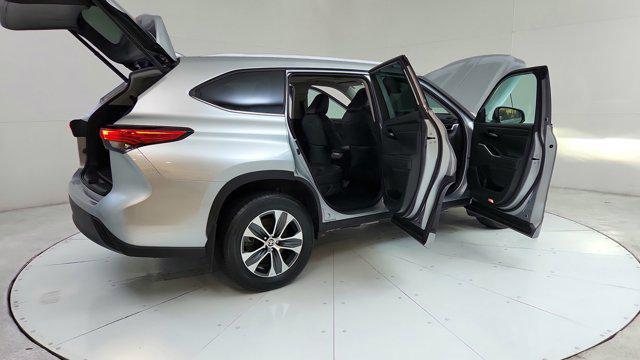 used 2021 Toyota Highlander car, priced at $32,500