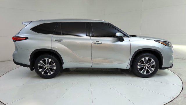 used 2021 Toyota Highlander car, priced at $28,900