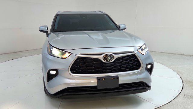 used 2021 Toyota Highlander car, priced at $28,900