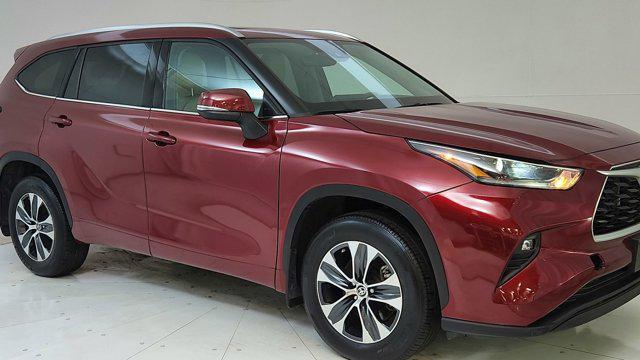 used 2021 Toyota Highlander car, priced at $33,901