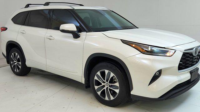 used 2021 Toyota Highlander car, priced at $28,200