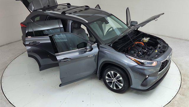 used 2021 Toyota Highlander Hybrid car, priced at $33,501