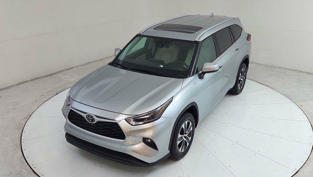 used 2021 Toyota Highlander car, priced at $30,800