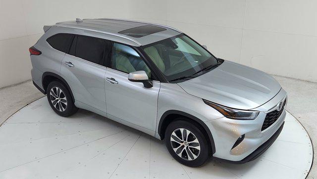 used 2021 Toyota Highlander car, priced at $30,800