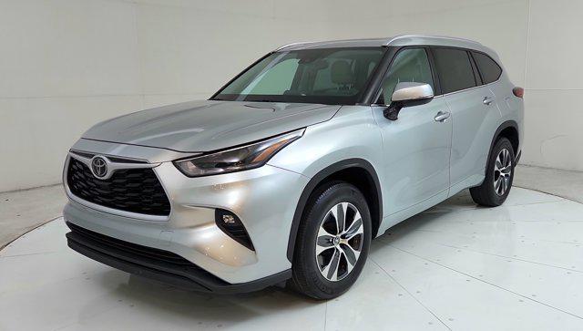 used 2021 Toyota Highlander car, priced at $30,800