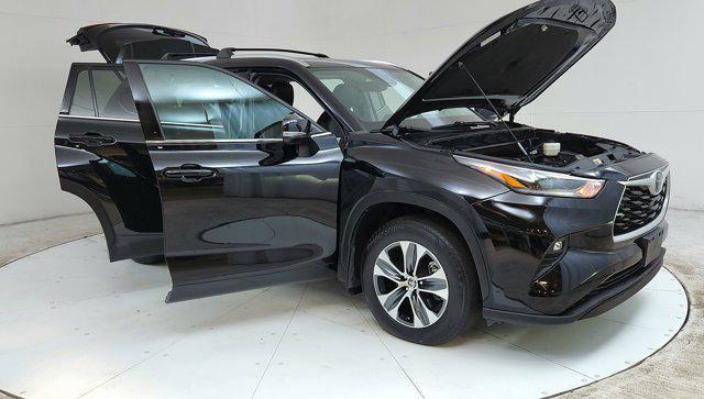 used 2021 Toyota Highlander car, priced at $31,002