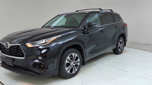 used 2021 Toyota Highlander car, priced at $31,002