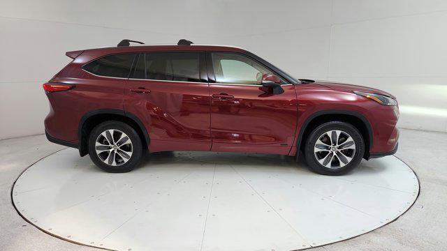 used 2022 Toyota Highlander Hybrid car, priced at $35,700