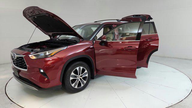 used 2022 Toyota Highlander Hybrid car, priced at $35,700