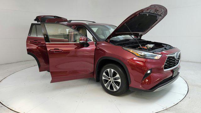 used 2022 Toyota Highlander Hybrid car, priced at $35,700