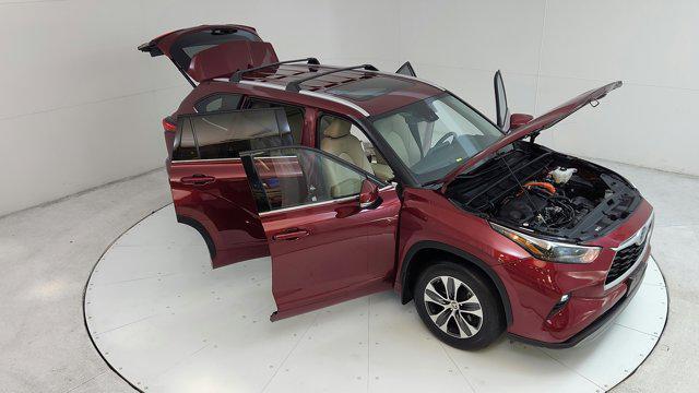 used 2022 Toyota Highlander Hybrid car, priced at $35,700