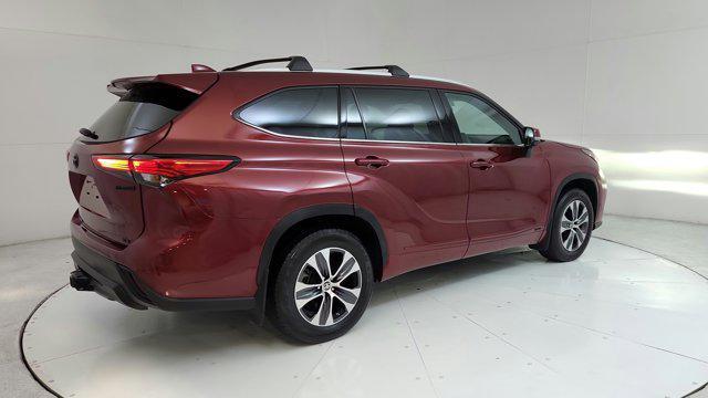 used 2022 Toyota Highlander Hybrid car, priced at $35,700