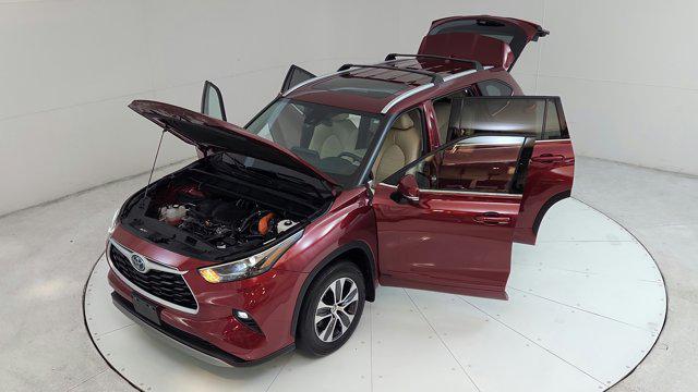 used 2022 Toyota Highlander Hybrid car, priced at $35,700