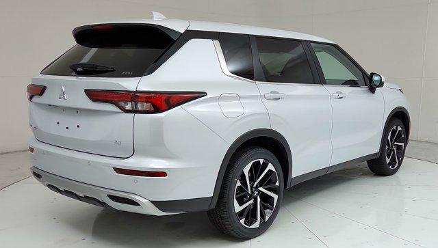 new 2024 Mitsubishi Outlander car, priced at $38,535