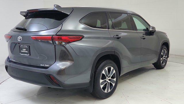 used 2022 Toyota Highlander car, priced at $32,701