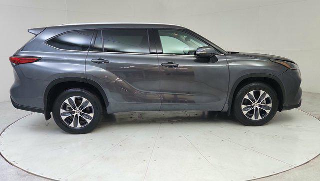 used 2022 Toyota Highlander car, priced at $32,701