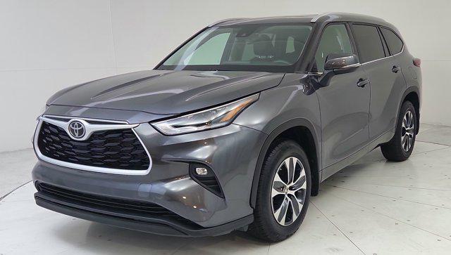 used 2022 Toyota Highlander car, priced at $32,701