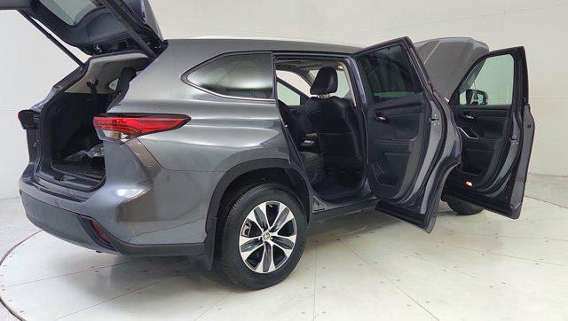 used 2022 Toyota Highlander car, priced at $32,701