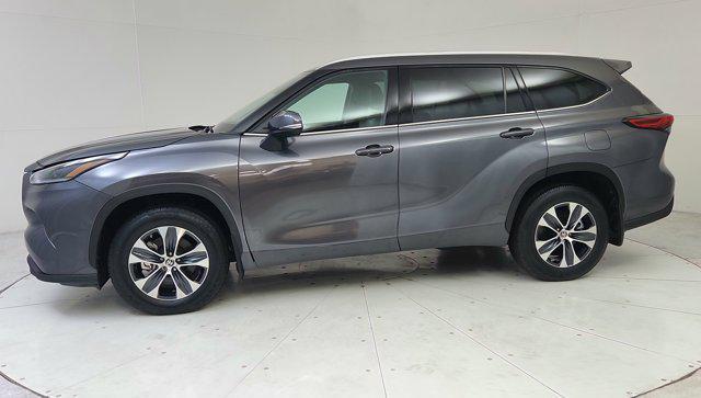 used 2022 Toyota Highlander car, priced at $32,701