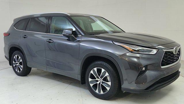 used 2022 Toyota Highlander car, priced at $32,701