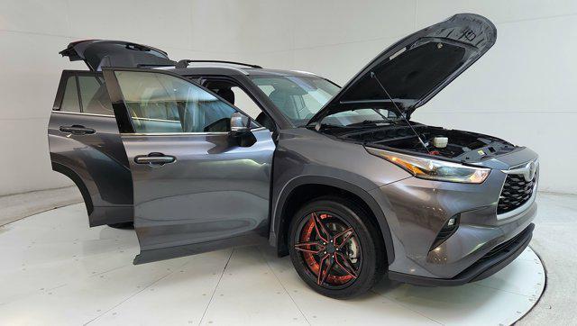 used 2021 Toyota Highlander car, priced at $30,000