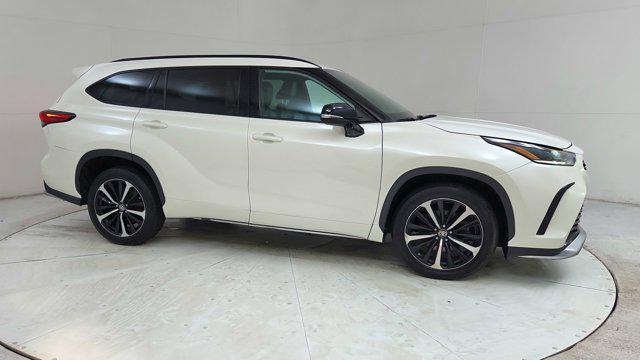 used 2021 Toyota Highlander car, priced at $33,101