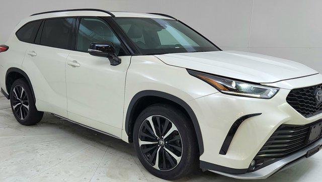 used 2021 Toyota Highlander car, priced at $33,101